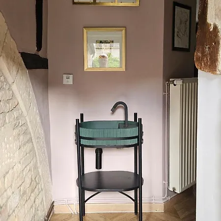 Independent Master Suite, 18th Century