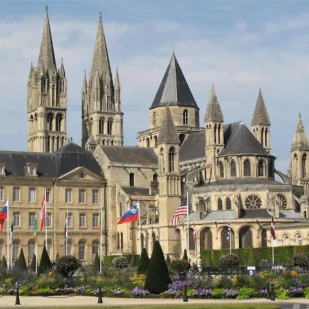 Independent Master Suite, 18th Century Apartamento Caen