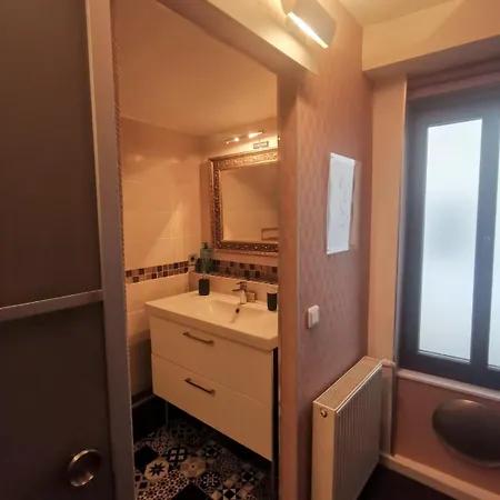 Independent Master Suite, 18th Century