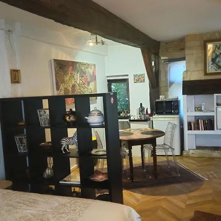 아파트 Independent Master Suite, 18th Century