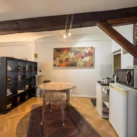 Independent Master Suite, 18th Century
