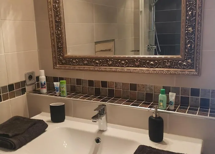 Independent Master Suite, 18th Century *