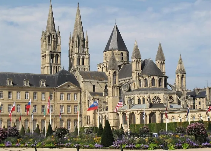 Independent Master Suite, 18th Century Apartamento Caen