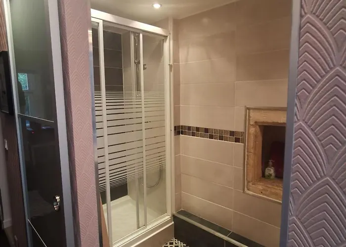 Independent Master Suite, 18th Century Apartamento Caen